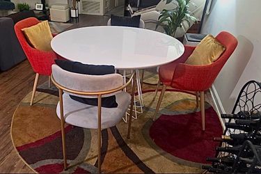 Dining Table, 4 Chairs & Rug