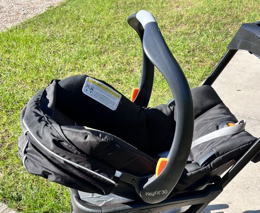 Chicco Keyfit Car Seat And Two Bases