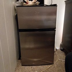 Mini Fridge 