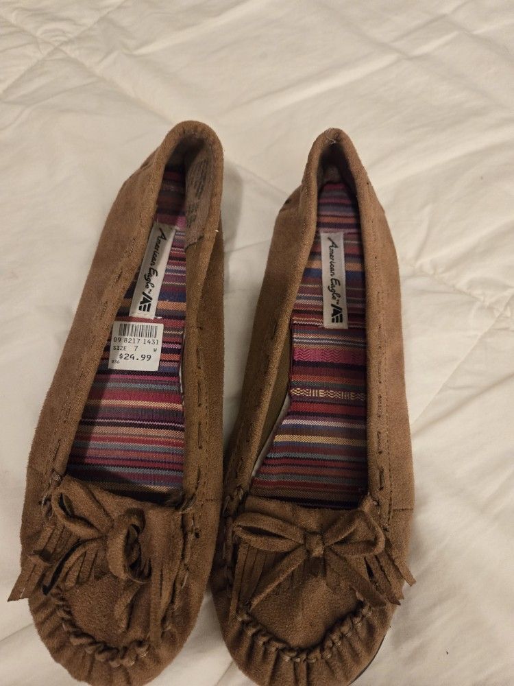 American Eagle Ladies Size 7 Moccasins