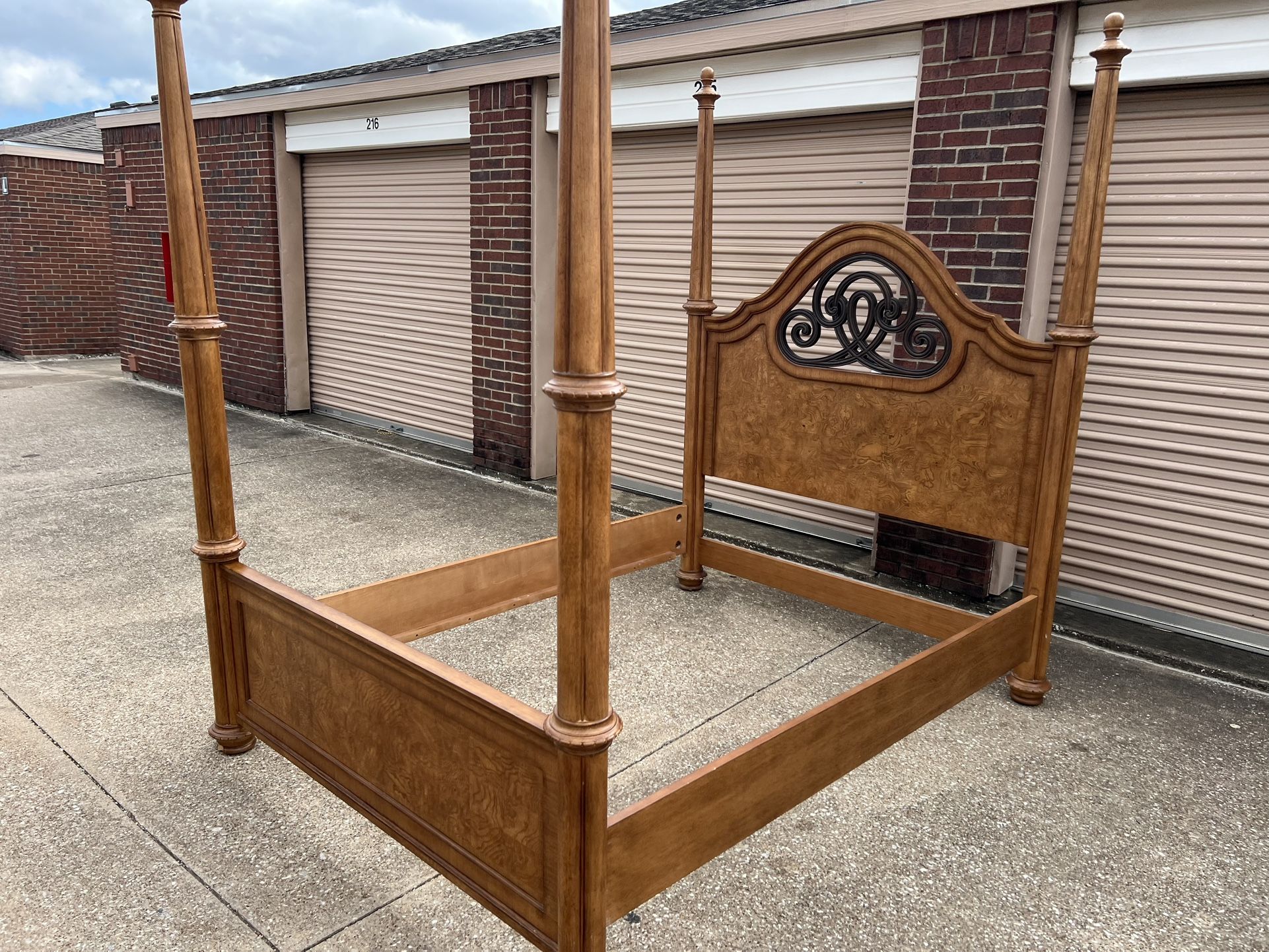 Queen bed Solid Wood