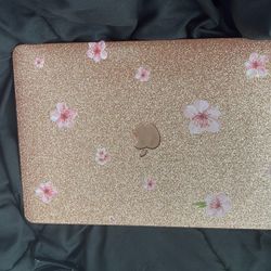 Selling my MacBook Air (Model A2337, M1 Chip, 2020) — 256GB SSD, 8GB RAM
