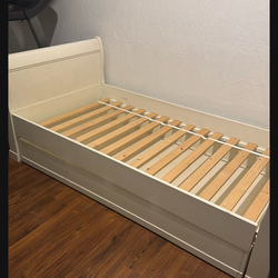 Pottery Barn Twin bed for kids - cama twin