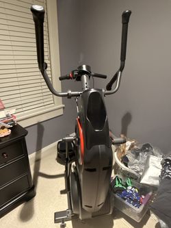 2015 Bowflex M3 Trainer Elliptical in Excellent Condition 0-50 Rides - St. Louis, MO