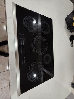 Frigidaire 36" Electric Cooktop 5 Burner.