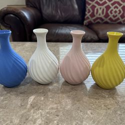 Small Ceramic Vase Set of 4，Decorative Vases for Home Decor，Flower Vase for Mid Century Modern Decor，Boho Decor，Living Room Decor，Kichen Table Decor，W