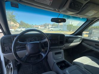 2001 Chevrolet Suburban 1500 LS 4