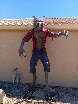 10ft animatronic werewolf
