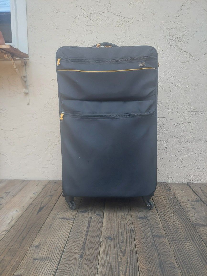 Lucas Large Checked In Travel Luggage Suitcase 
31