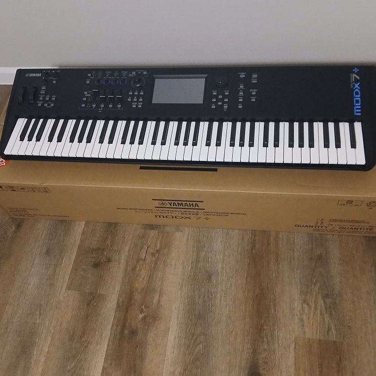 Yamaha MOD7 + Keyboard Synthesizer