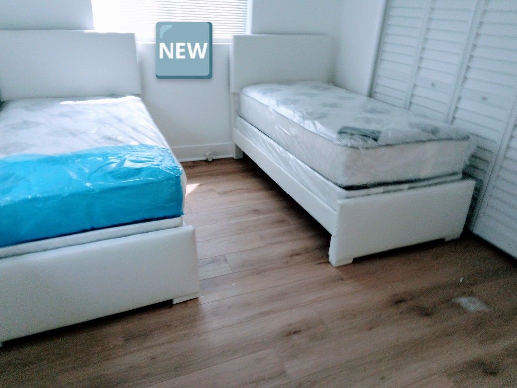 $550 For Both Set Of Twin Beds With Boxspring Brand New Free Delivery
