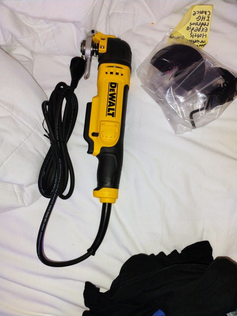 DEWALT DWE315K Oscillating Multi-Tool Kit