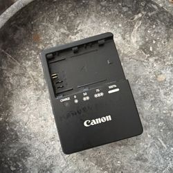 Genuine Canon Battery Charger (LP-E6 / LP-E6N / LP-E6NH)