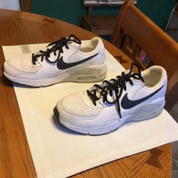 Nike Air Max Excee White CD 4532-101 women’s size 8.5 worn twice 