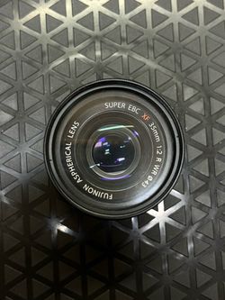 Fujinon XF 35mm f2 WR prime lens