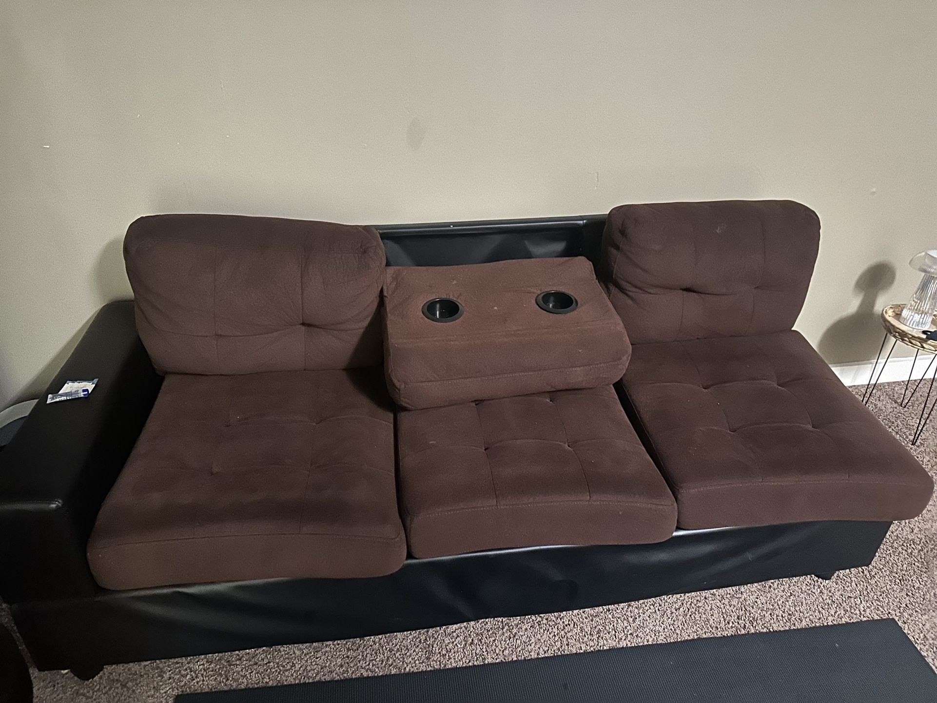1piece Couch W/middle Cup Holders