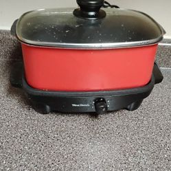 5-Quart Versatility Slow Cooker with Tote, Red, West Bend 84915R