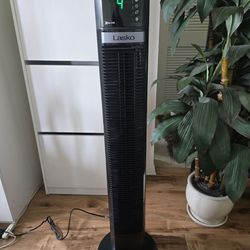 Lasko tower Fan 48 inch /4 Speed (like new)