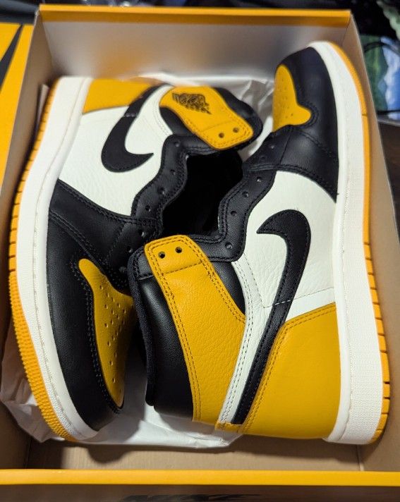 Nike Air Jordan Retro 1 High OG Yellow Toe Taxi Sail 555088-711 Men's Size 8 New