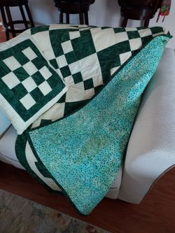 Irish chain patterned throw & matching pillow