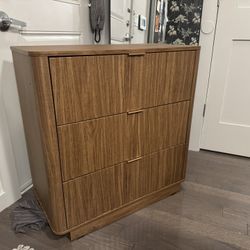 Beautiful 3 Drawer Dresser w/Fluted Detail barely used 6 months!