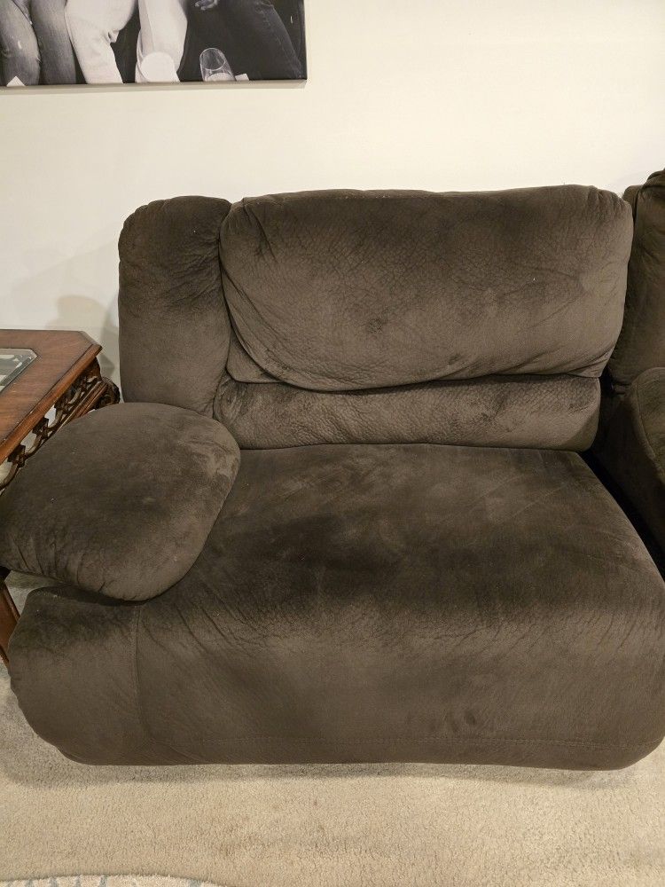 Spacious & Versatile 5-Piece Brown Sectional Sofa