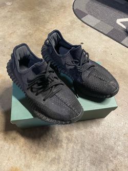 Yeezy Onyx size 9