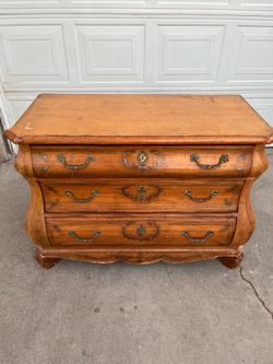 Ferguson Copeland Venetian Fruitwood 3-Drawer Nightstand – Beautiful Bombe Style