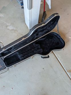 Fender hard shell guitar case