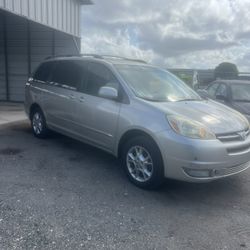 2005 TOYOTA SIENNA XLE LIMITED AWD