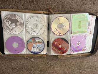 CDs Spanish Music With Case 40 CDs (Hesperia Ca)