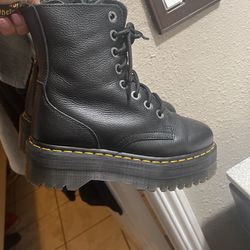 DOC MARTENS