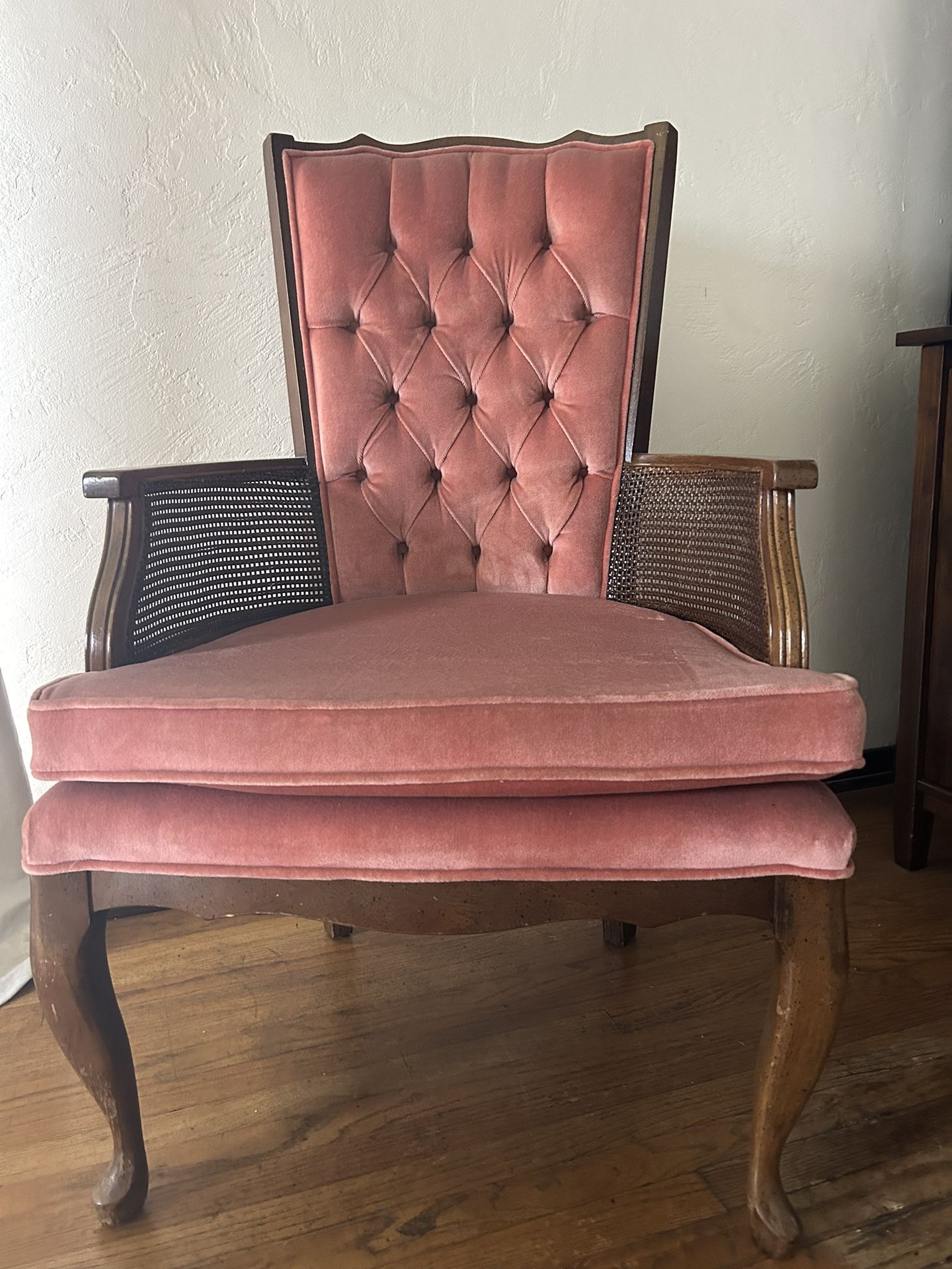 Pink Velvet Tufted Vintage Chair