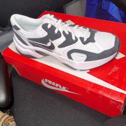 New Nike AL8 Size 11 W/9.5M 