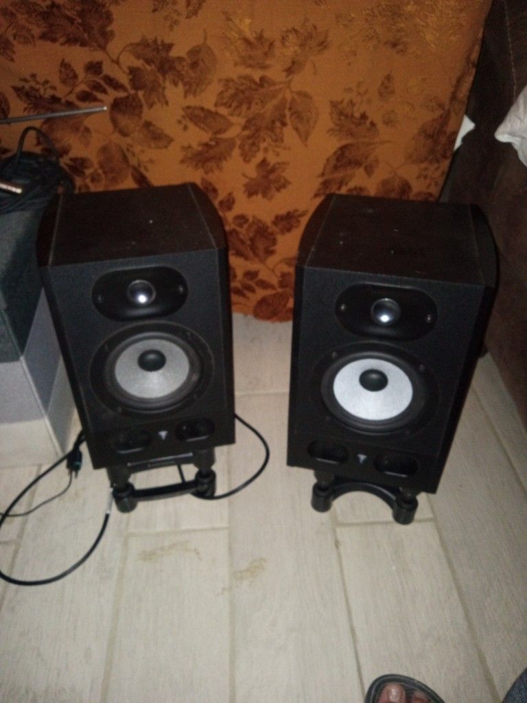 FOCAL PROFESIONAL MUSIC MONITORING SYSTEM