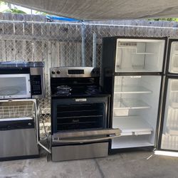 Estufa Diswacher Microwave Y Refrigerador Listos Para Usarse