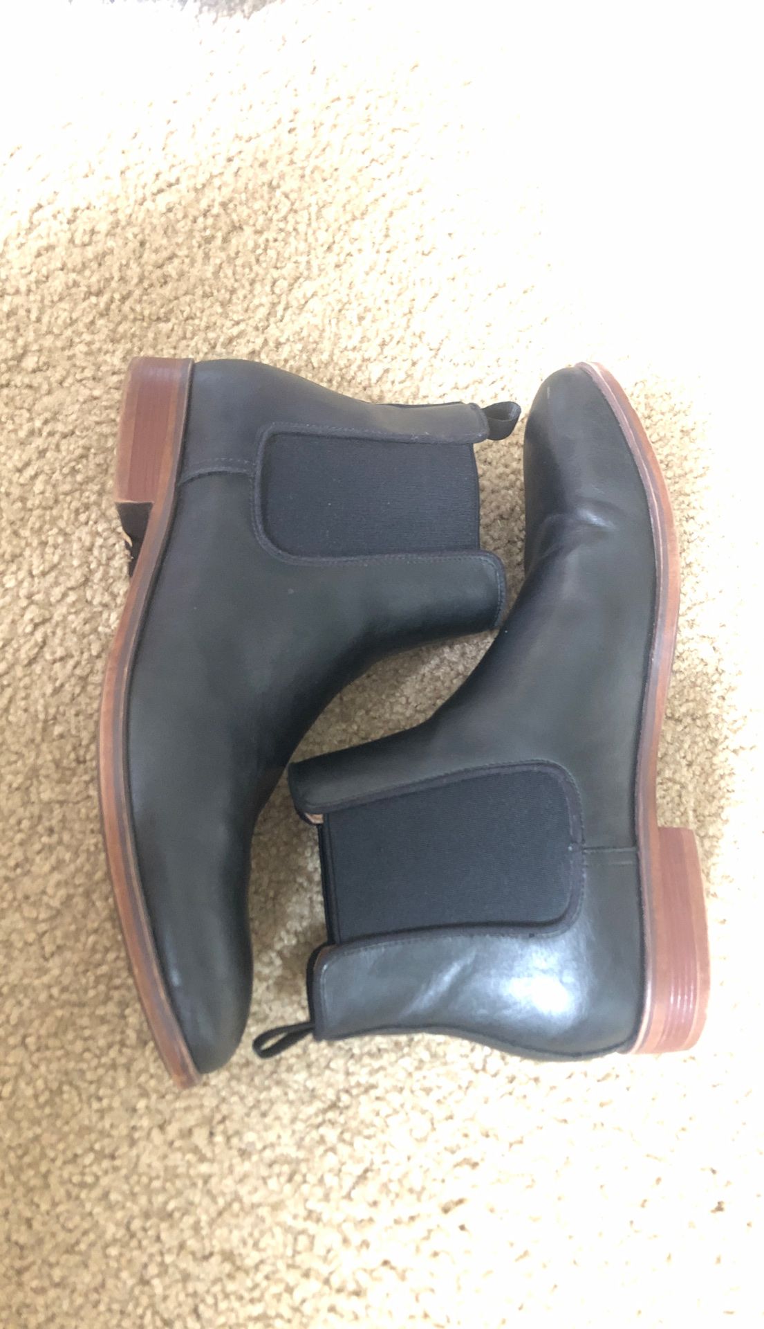 Men’s black boots size 10