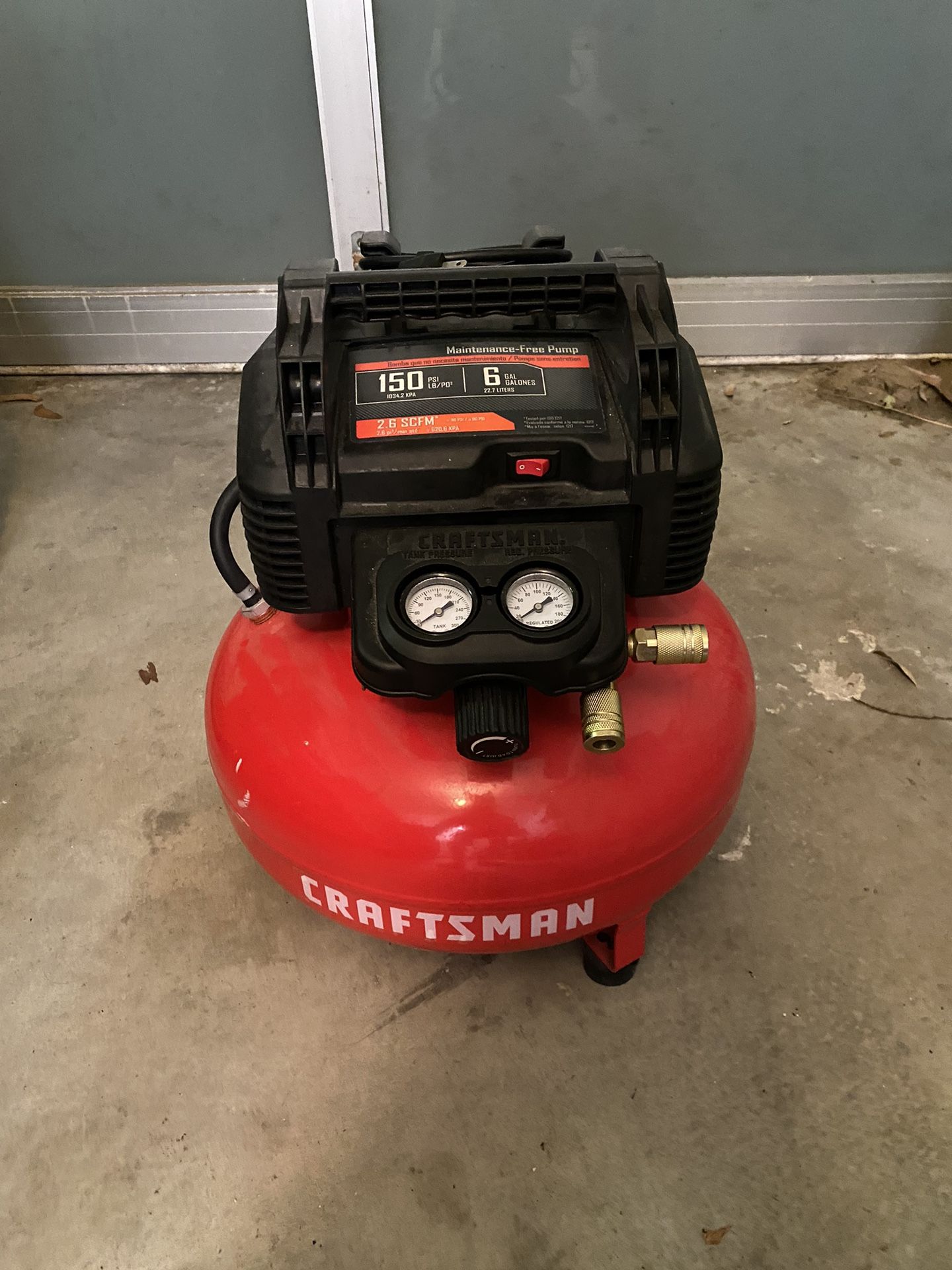 Air Compressor With 18 Gauge Nail Gun