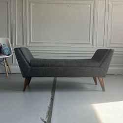 Small lounge/bench