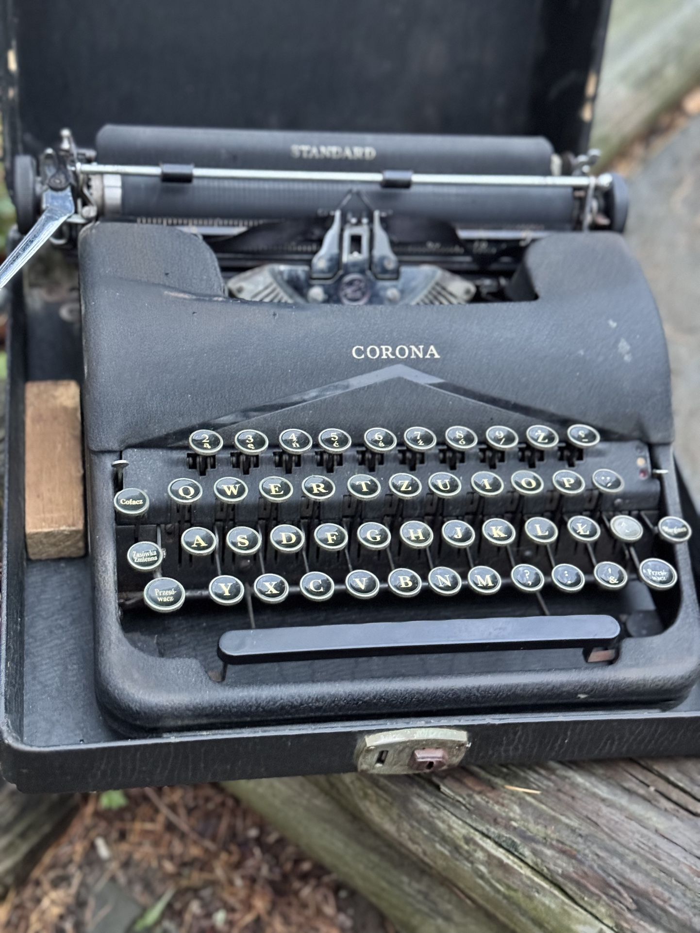 Corona 1941 Standard Polish Keys Typewriter