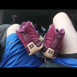 Woman's Jordans Size 7
