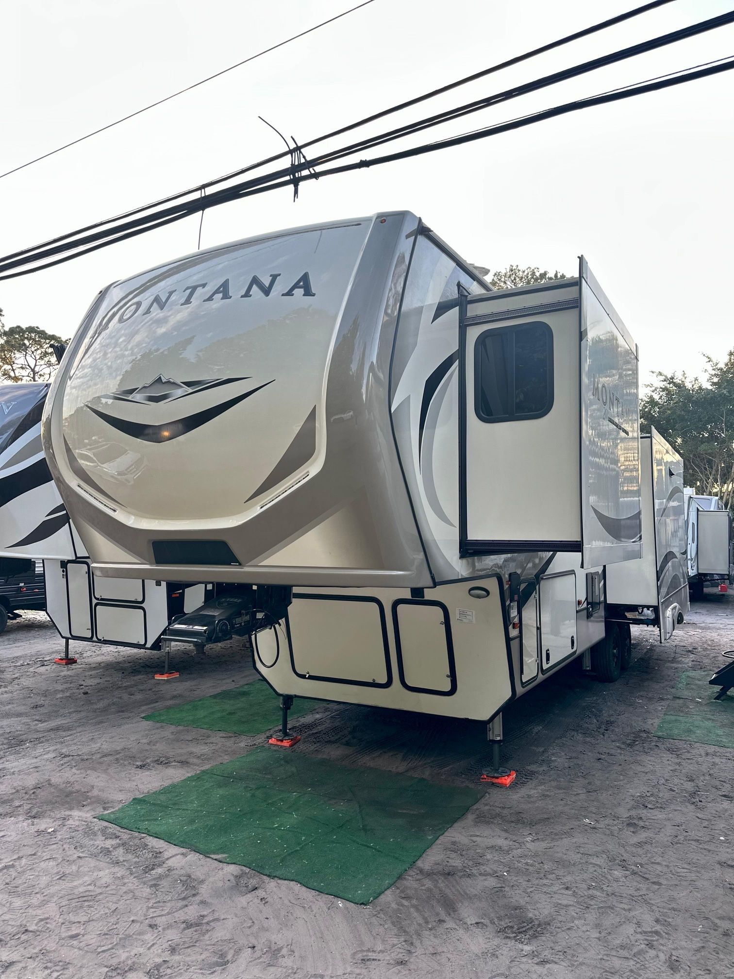 RV Keystone Montana 2019