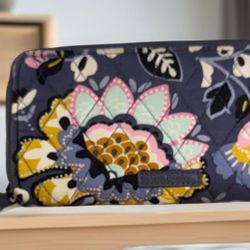 Vera Bradley Accordion Wallet Zip Around Clutch Charmont Meadow Grey Clean EUC