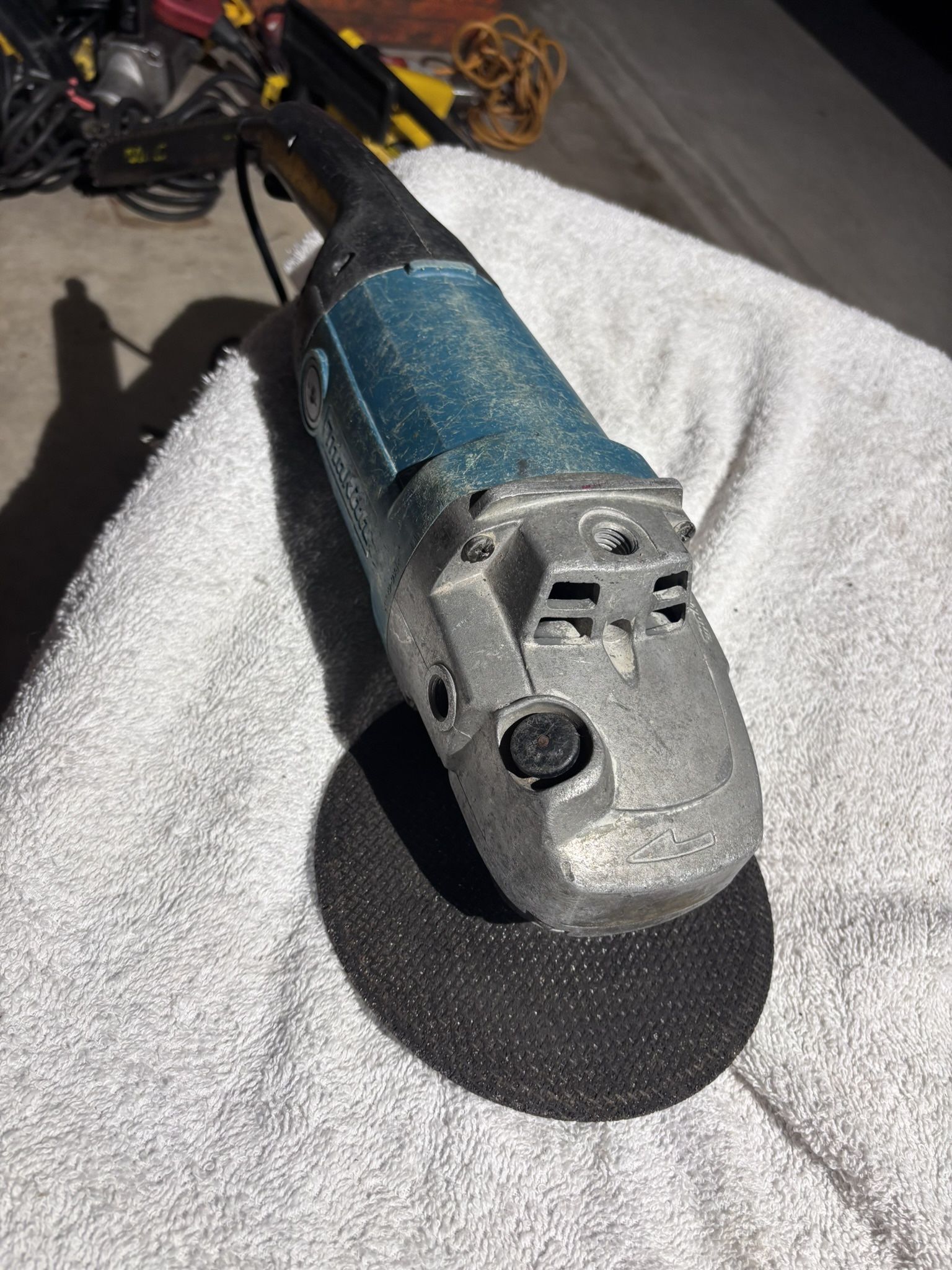 Makita 9067L 7” Angle Grinder – Used, Powerful & Reliable