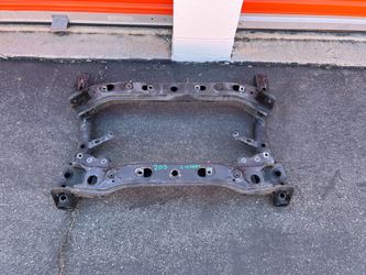2015-2020 W205 C300 MERCEDES BENZ FRONT ENGINE CRADLE  SUBFRAME CROSSMEMBER IN GREAT CONDITION