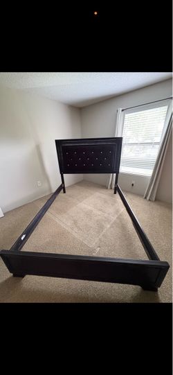Bedroom Furniture Set / Side Dinning room Table.