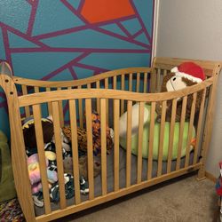 Crib with Waterproof Mattress