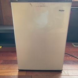 Haier Mini Fridge – Clean – Works Great