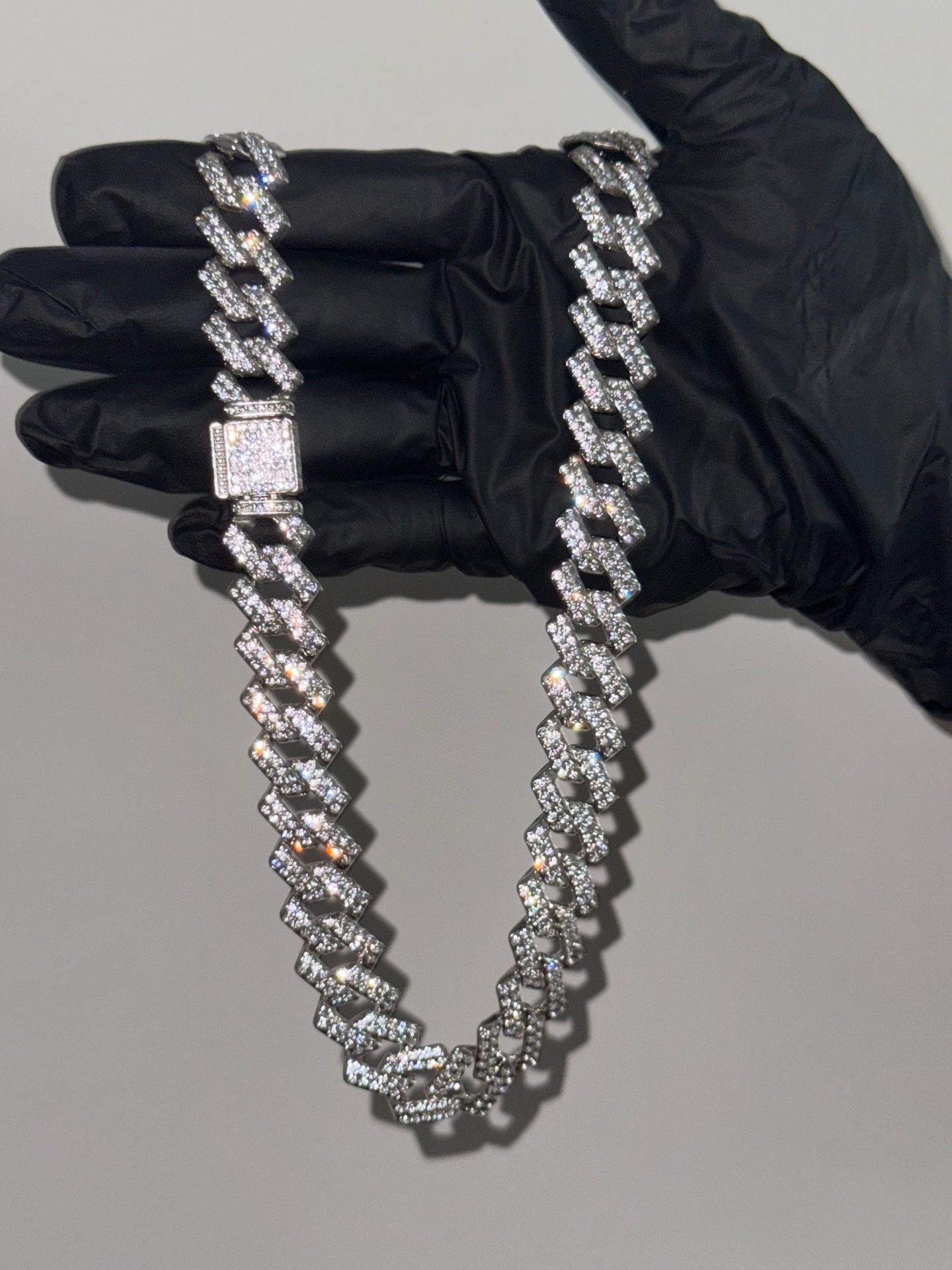 A necklace full of diamonds, a must-have for hip-hop