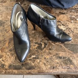 Apostrophe Black Boot Hills